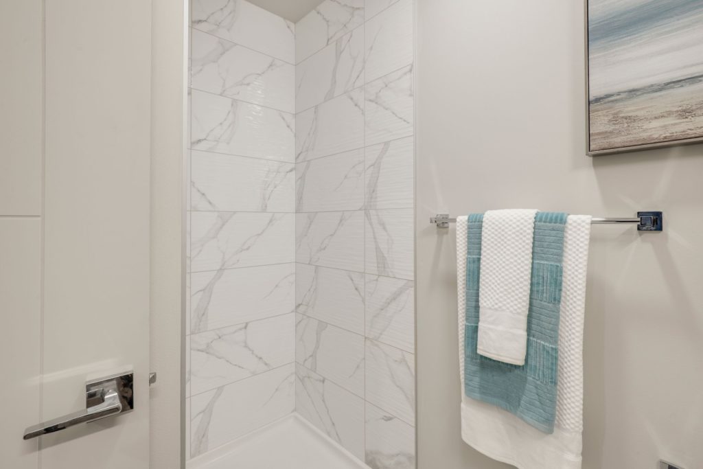 Stowell Seattle - bathroom and shower